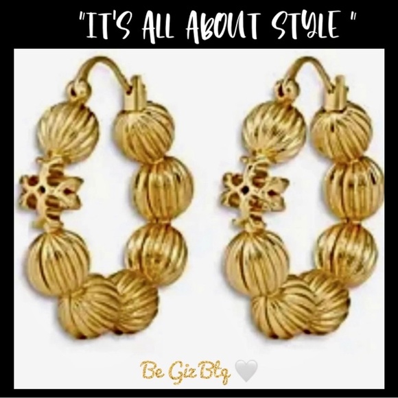 🆕 Tory Burch Authentic Roxanne Gold Fluted Bead Hoop Earrings - Picture 5 of 11